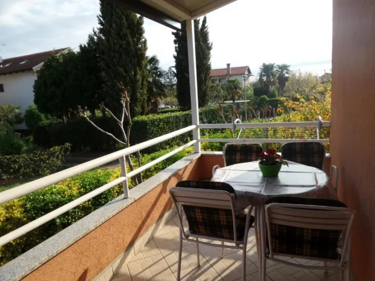 Apartment 3: terrace